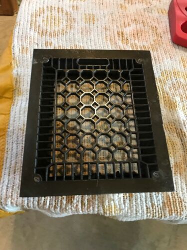 Tc 9 Antique Cleaned And Lacquered Honeycomb Heating Grate 11.75 X 13 7/8